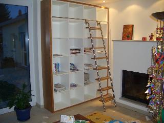 Bücherregal mit Leiter Kirschbaum/weiß